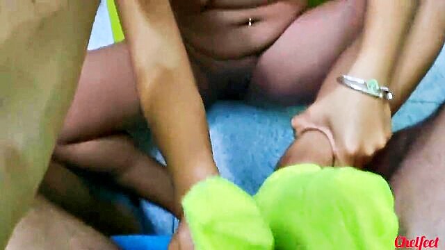 girlfriends friend massage fucking : Chelfeet