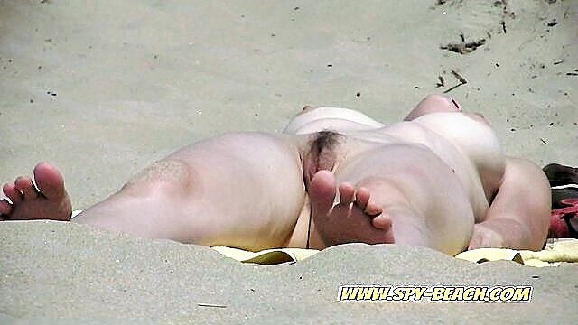 amateur nudists caught on hidden camera at beach in hd : ama