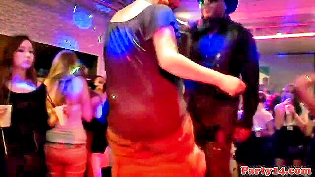 new hot xxx video european party teens suck dick in nightclub : rosemarie63
