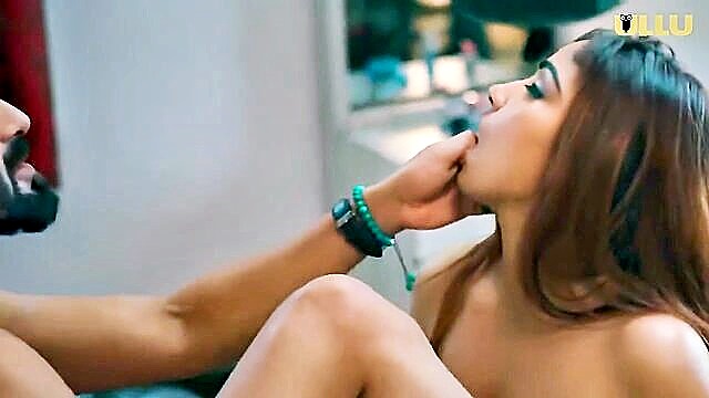Seks: Indian milf with a big ass and breasts stars in a steamy Ullu series, available in high definition.