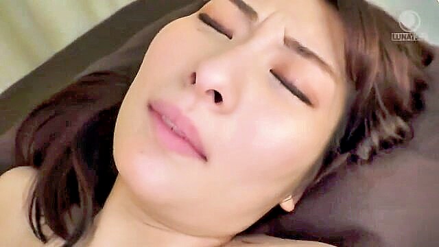 brunette asian mom mistakenly fucked from behind with cum inside : Cums