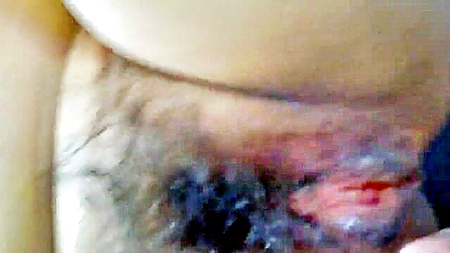 elderly asian lady exposes her vagina in a car and enjoys it : Ts
