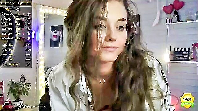 Sizzling Chaturbate cam models put on a steamy 30-minute show, teasing and tempting viewers with their seductive charms.