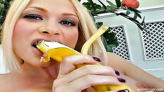 sensual blonde indulges in outdoor banana play and squirts : Give Me Pink
