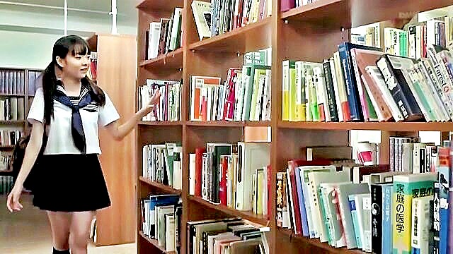 Japanese schoolgirl reveals her secrets in high-definition close-up, teasing with stockings and all. पॉर्न व्हिडिओ