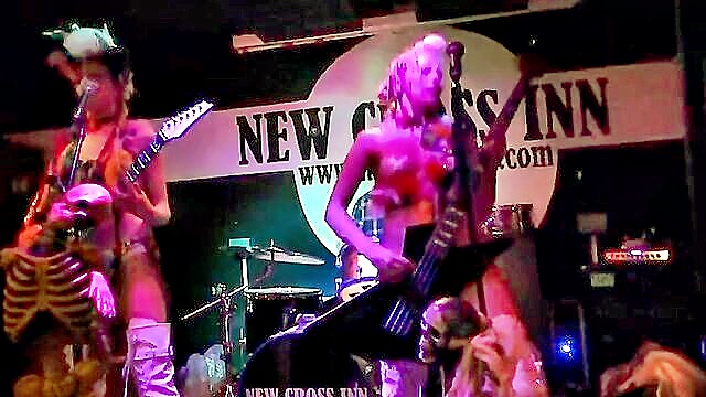 soapgirls break you fresh cross inn london   uncensored clips and scenes : Men