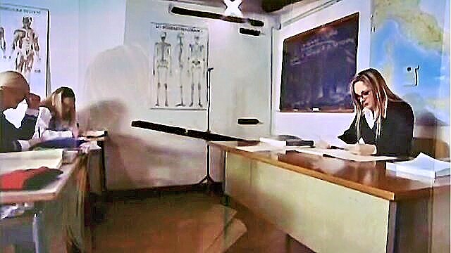 Antonella Del Lago, Francesco Malcom, Franco Trentalance, Julia Crow, Remigio Zampa, Sabina Black, Sandra Kay, Sandra Russo, Sandy Style, Sexy Luna, Stephany Webb - la prof di anatomia 2003 remastered Stephan