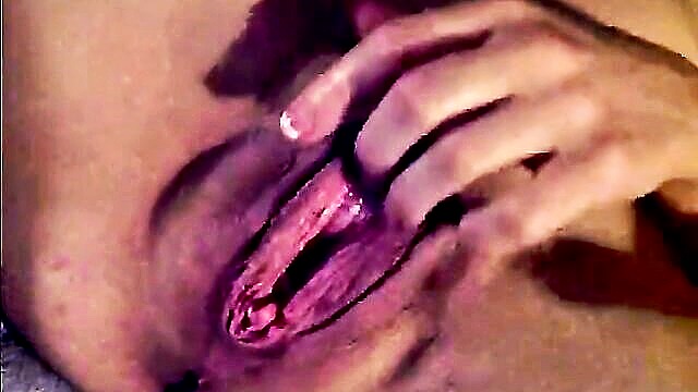 pumping and fisting leads to intense orgasm : Milf