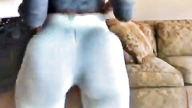 ebony beauty wiggles and jiggles to music in hd porn : We