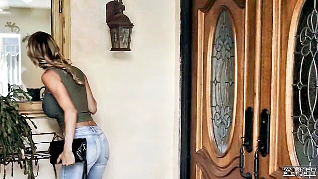 mature babe with huge tits gets pounded in hot video : Ts