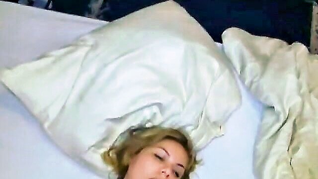 closeup of amateur anal sex with moaning blonde : Voyeurs HD
