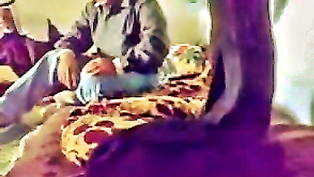 arab amateur gets naughty in fingered video : Amateur Porn