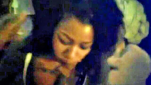 philly hoe gets surprised by massive cum shot from stranger : Gudybagz2
