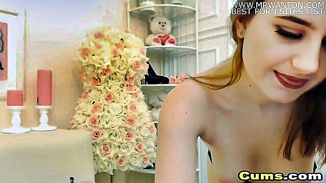 cute brunette bares her shaved pussy in hd on webcam : Cums