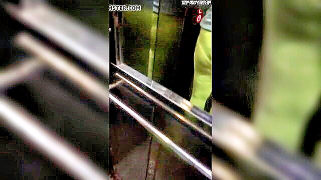 spandex clad babe gets public cumshot in elevator : Ts