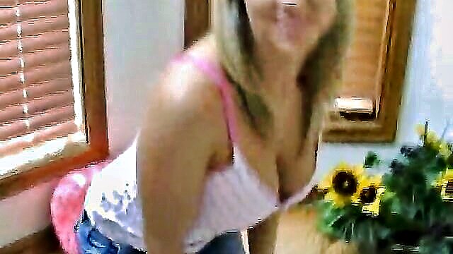 Carolyn Reese - blonde bombshell carolynn reeses tantalizing handjob skills