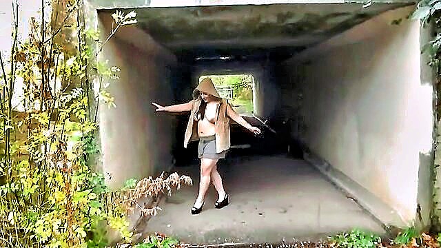 chubby amateur flaunts her curves outdoors in full xxx video : UK Flashers