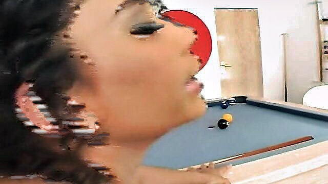 black beauty explores her sensual desires in amateur video : Girl Girl
