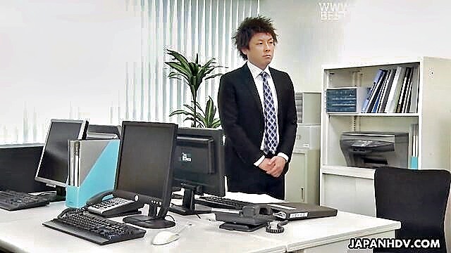 japanese office lady mao saitou in sensual solo play with close up : JapanHDV