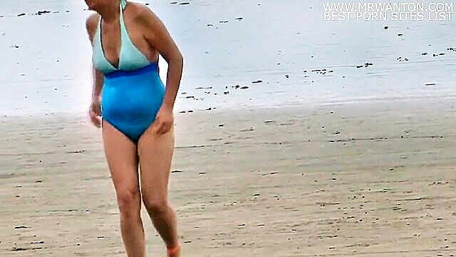 wifes beach masturbation and cumshot in hd : Cums