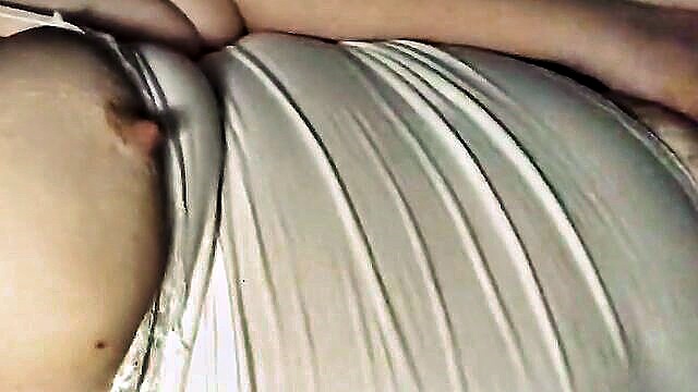 Curvy MILF indulges in solo play with a vibrator in stunning HD quality.