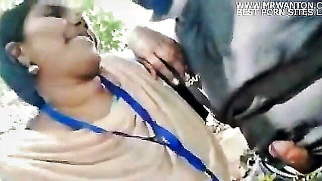 tamil it executive gives oral pleasure to boyfriend in park on xhamster : Hardcore Porn