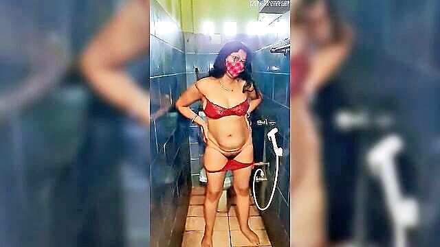 Desi mature Arpita strips down, revealing her natural assets and exciting sounds.