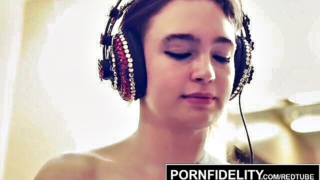 Jodi Taylor - nerdy girl craves intense anal and blowjob action with voluptuous brunette Pornfidelity