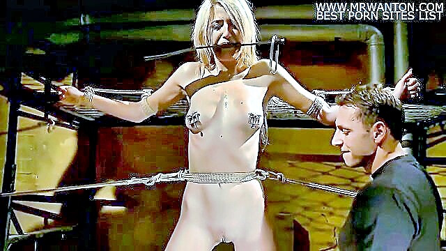 Bijou - slave trader 3 bdsm blowjobs