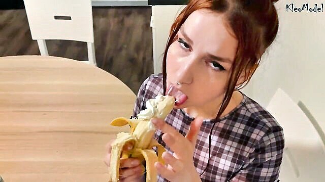 kleomodel banana sex bj : Kleomodel