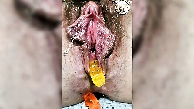 chubby girl pushes sweets out of tight pussy in latest porn videos : ama