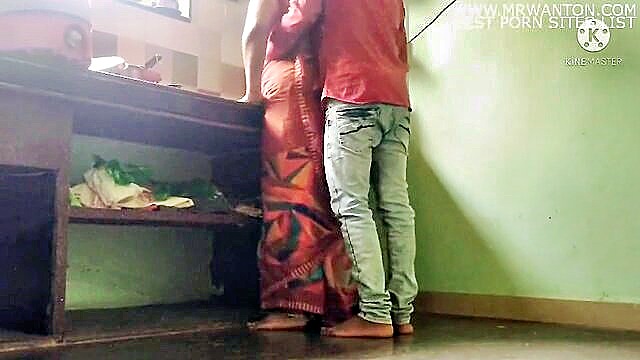 indian aunty gets hardcore kitchen action in hd : Doggy