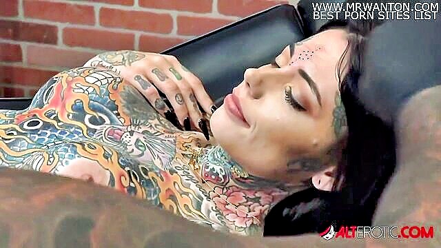 Tiger Lilly, Lilly - tiger lillys naked journey to a forehead fetish tattoo ALT Erotic
