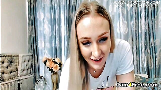 sexy hot chick indulges in vaginal masturbation on cam 4 free : Cam 4 Free