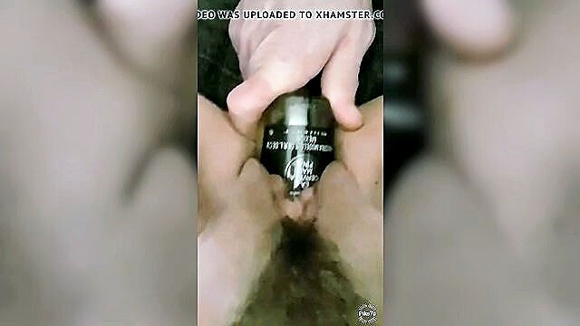 bottle play leads to intense orgasm and squirting : webcam