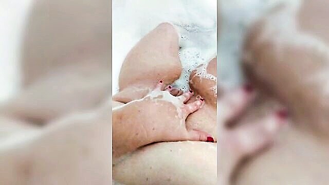 big natural tits, bbw, amateur - xxx hd com big tit bbw masturbating in bubble bath