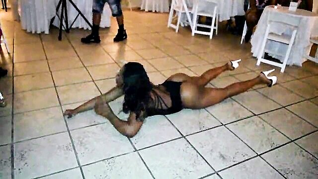 lil mama buss it open dance : Flight Dogg