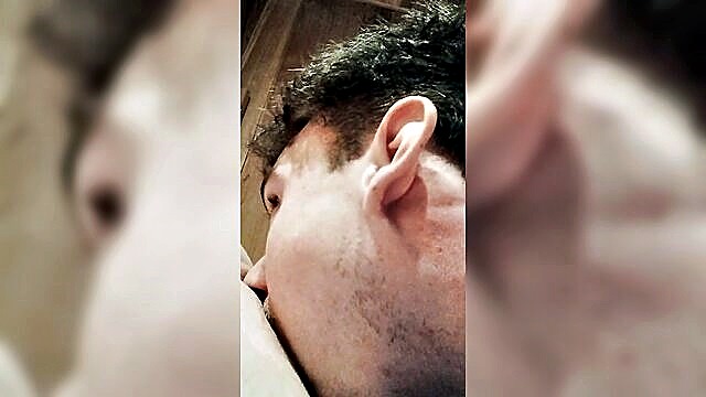 wife gets her pussy licked and cummed on in sauna : ama