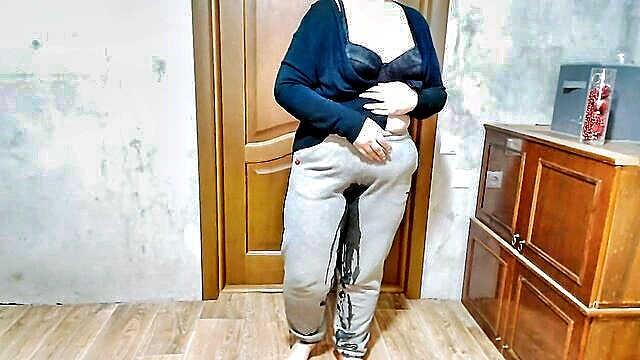 russian, homemade, big butt - russian milfs peeing desperation   xxx sex video