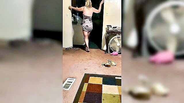 Sexy wife - sexy wife gets down and dirty in hd