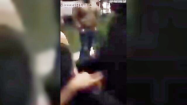 nekva luda sa raghojda gola pred plaza : Ultima
