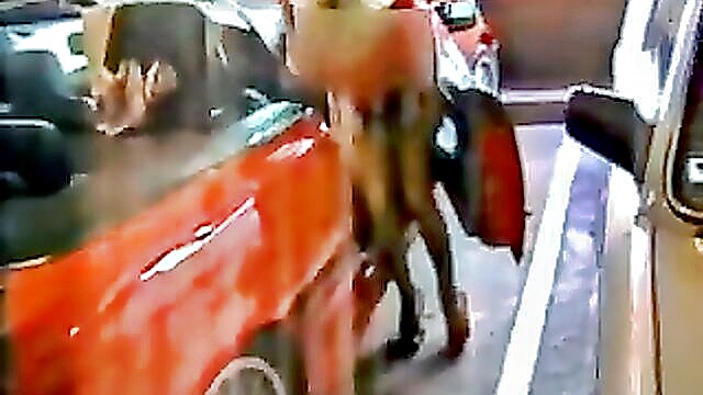 sekretaerin gisela zieht sich im parkhaus um : Ultima