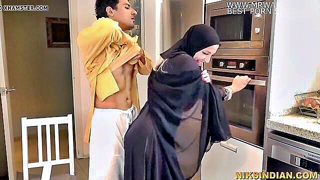 burka clad muslim teen sucks and gets fucked by brother in hot hd video : Ultima