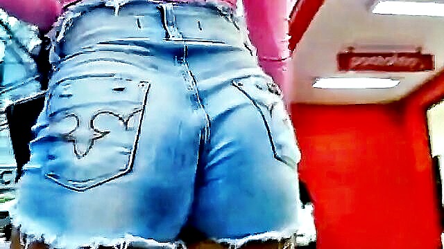 deliciosa loira with stunning shortinho in hd closeup : Ravi