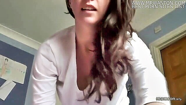 Kelly Hart - step moms sensual solo show with toys and vaginal masturbation webcam