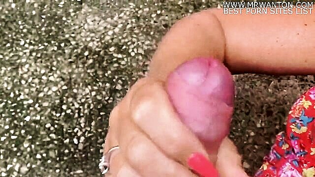wife pleases nail lovers outside with sensual phone sex : Ultima