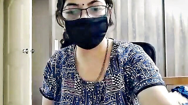 indian mom strips down and chats in hindi xxx videos hd : webcam