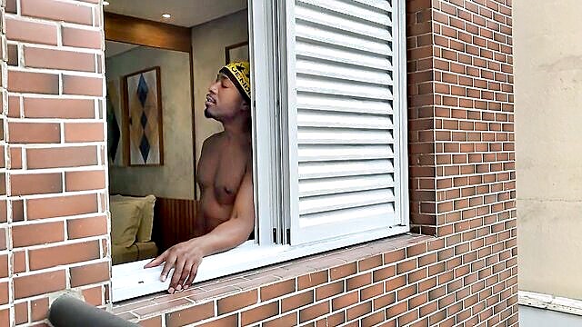 Jefao - taking new girl window