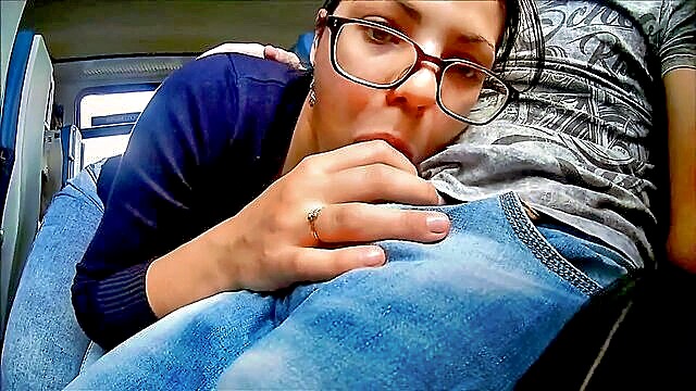 blowjob, amateur, brunette - salope a lunettes blowjob