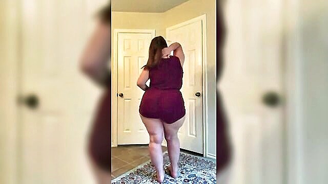 Mal Malloy - obese girl in lingerie
